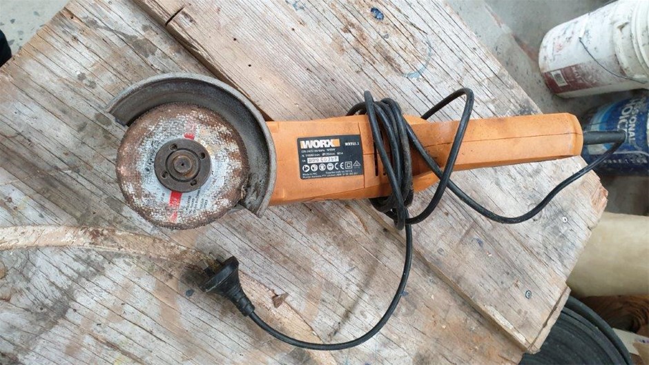 2 x STANLEY FATMAX 4-in-1 Multi Tackers. NB: Not in Original Box.