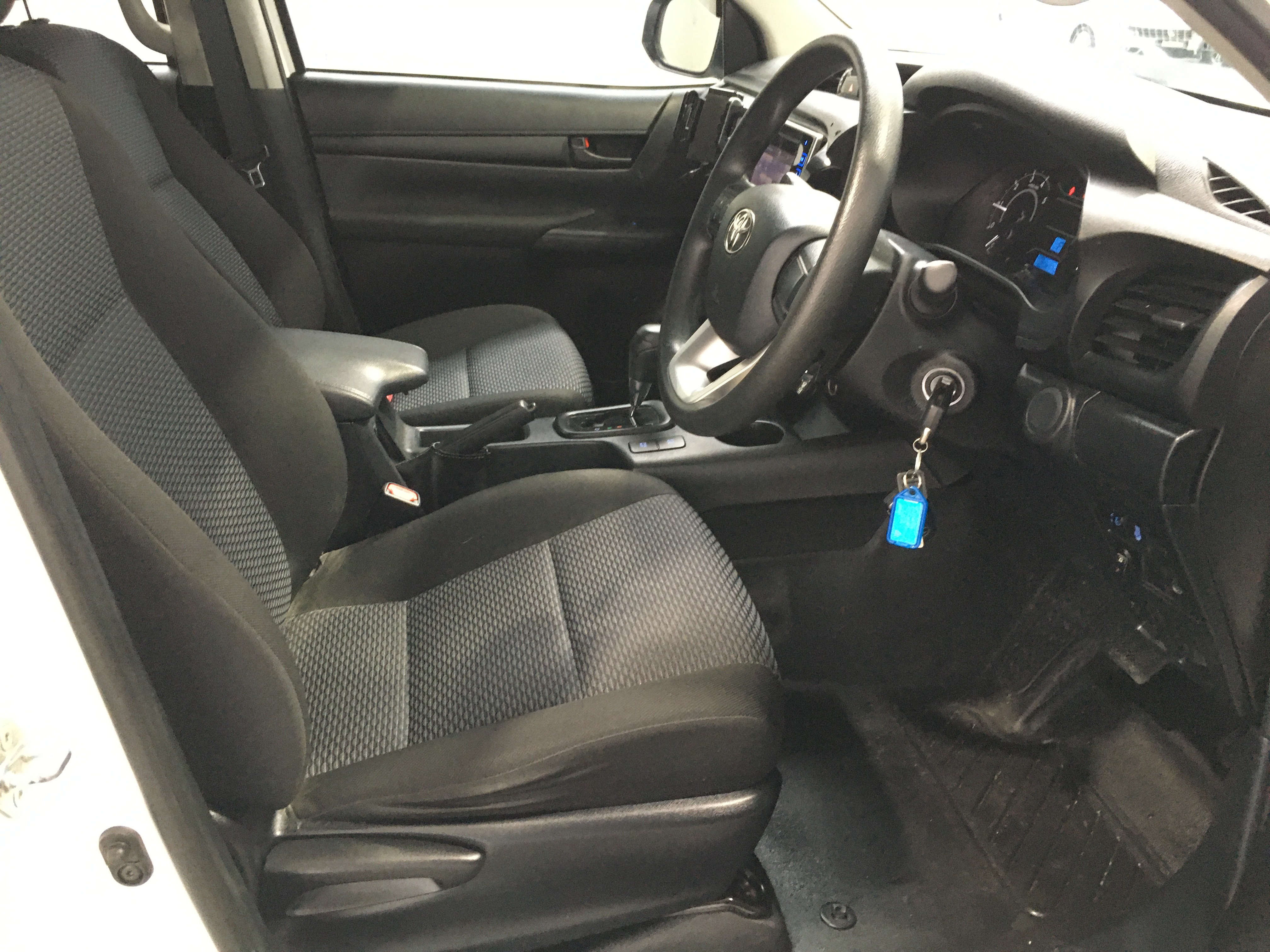 TRAFALGAR 9kg Fire Extinguisher ABE Dry Powder Type c/w Wall Hook for Mount