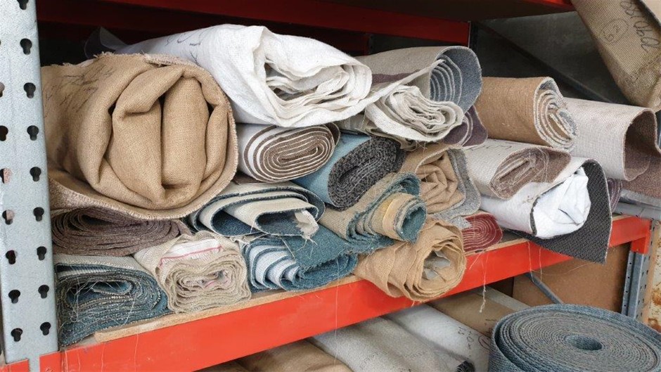 SENSH 600g Axe with Fibreglass Rubber Grip Handle. <b>You must be 18 years