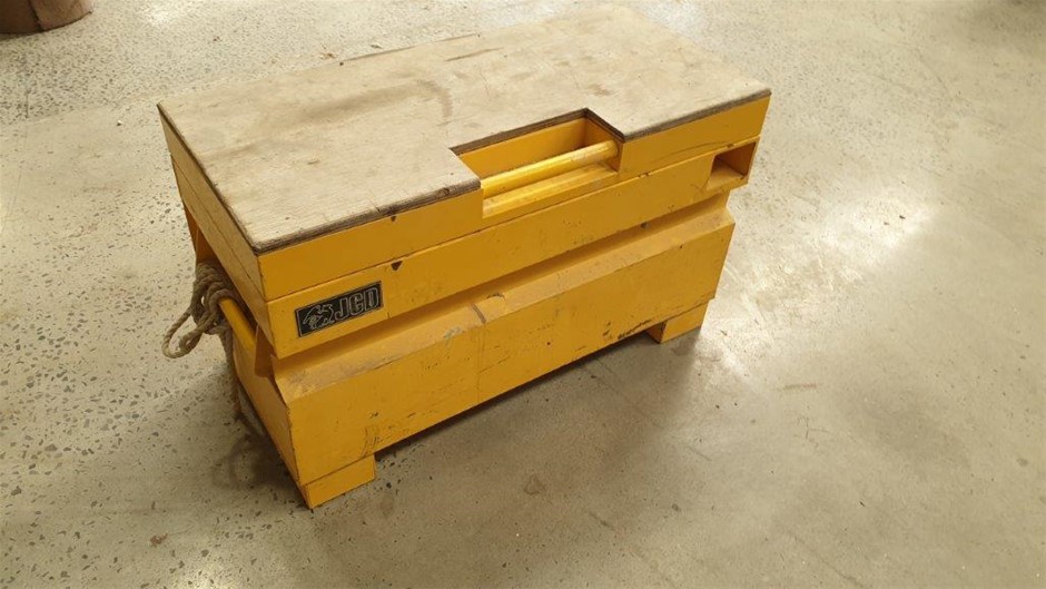 18 x LUMMAX 16W LED Round Deep Face Commercial Downlights 5500K, Satin Chro