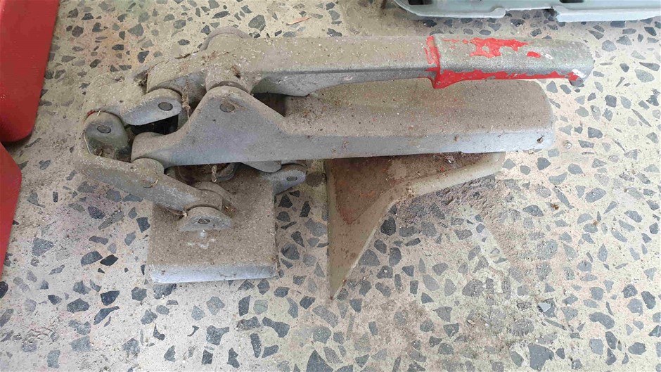 LENOVO X131E Laptop CELERON 887 4GBRAM 500GB Red