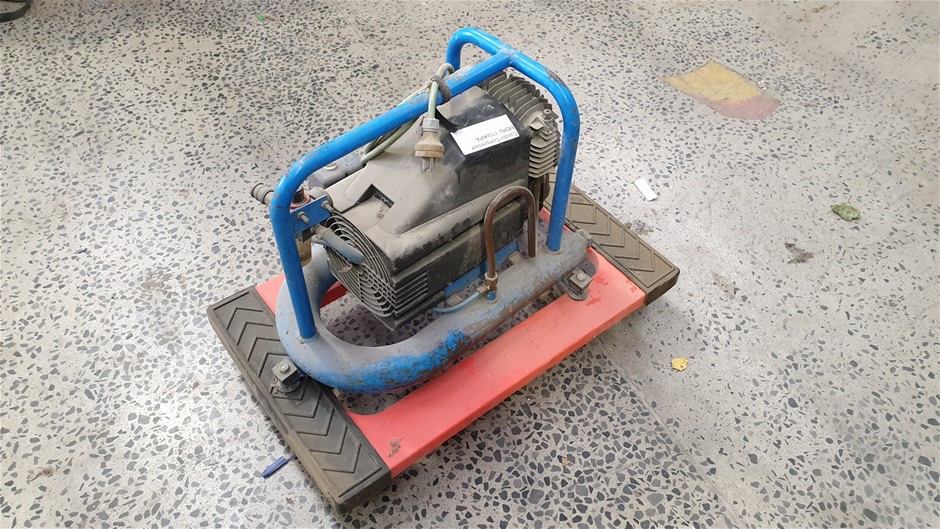 <B>Grain Auger (9 inch)</B>