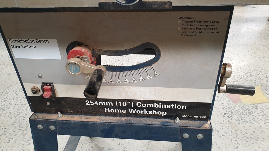 <B>Hay Cattle Feeder</B>