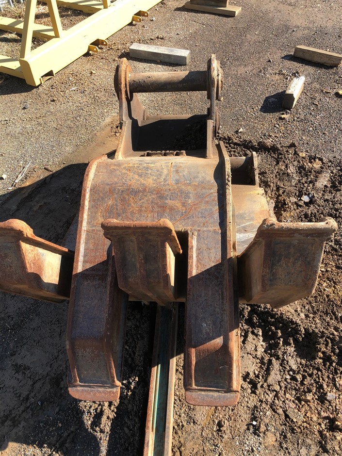 0.11 carat white 5 diamonds round