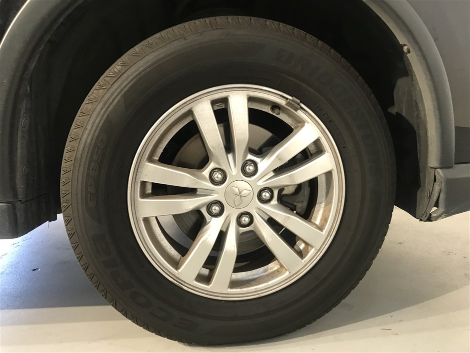 18K Gold-Filled Cuban Chain Bracelet with Simulated Diamonds - 17.8cm