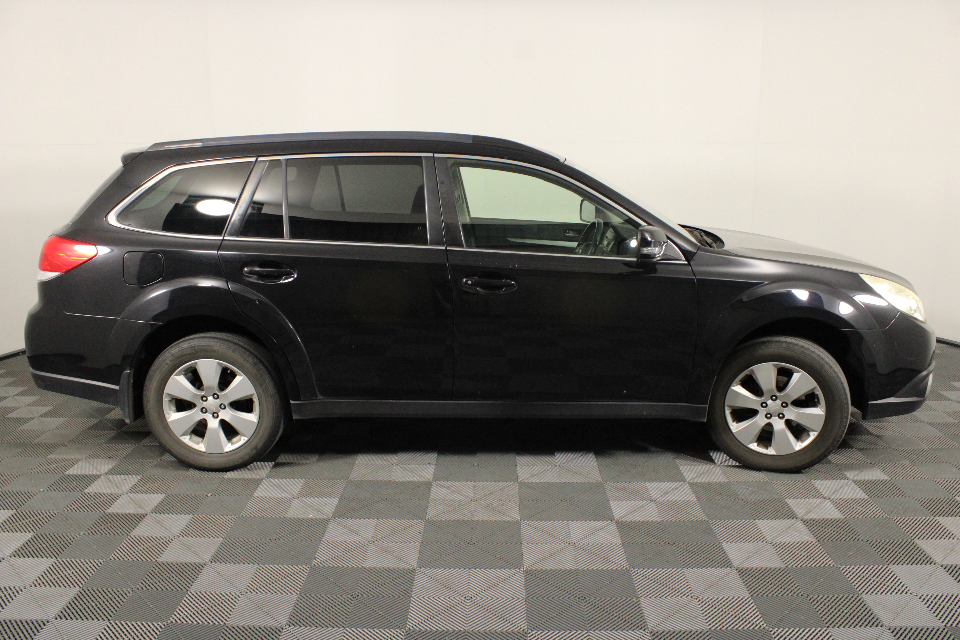 Night Merchant Vodka Lime And Soda Cans (24x 250mL) NSW