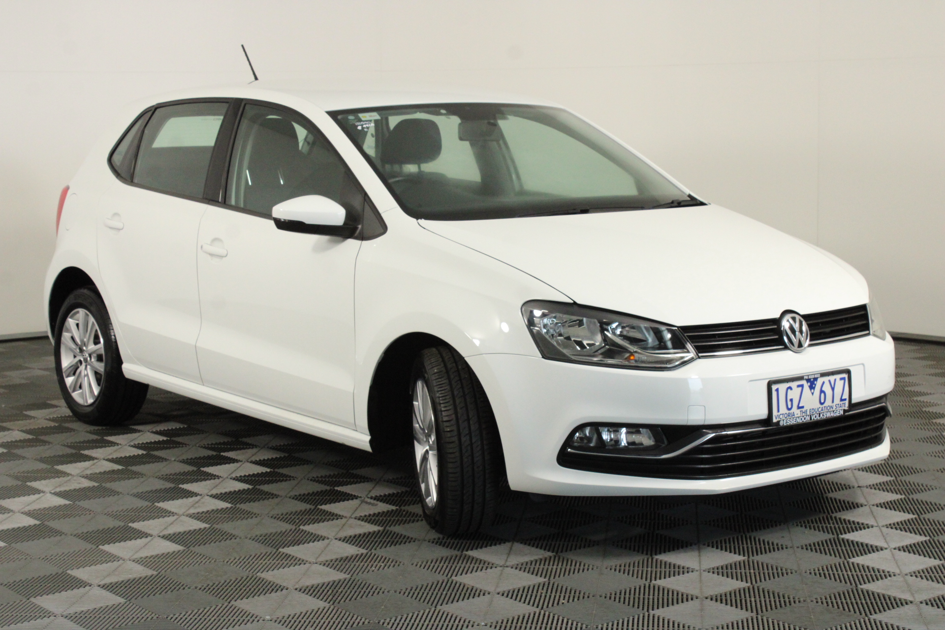 Wolf Blass Yellow Label Sauvignon Blanc  (6x 750mL).Current Vintage Release