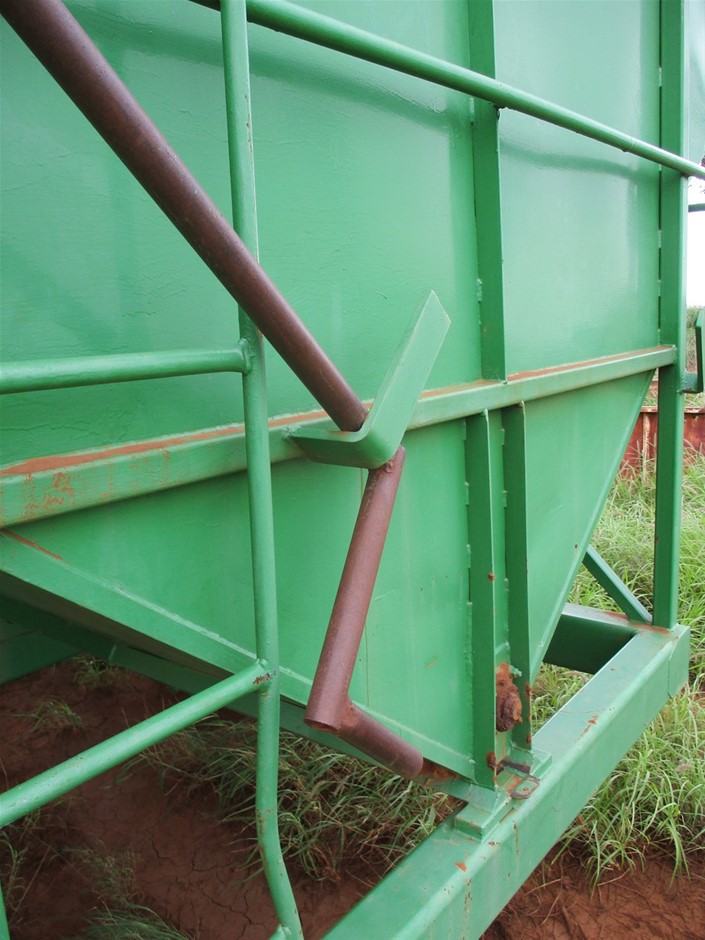 By The Vineyard Mixed Pack Pinot Grigio & Chardonnay (12x 750mL). SEA.