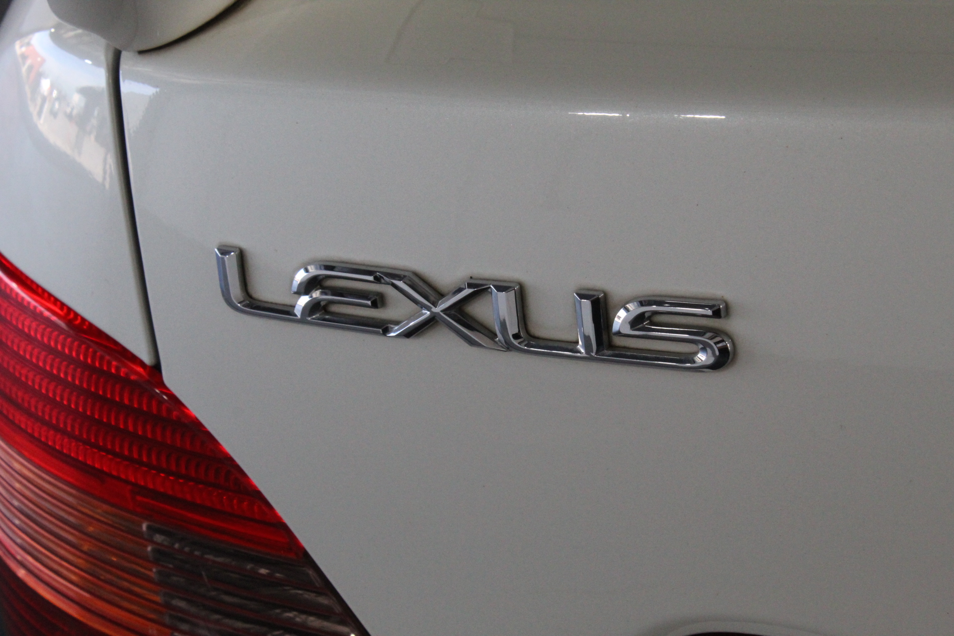 2 Carat round 2 white diamond each CVD Uncertified