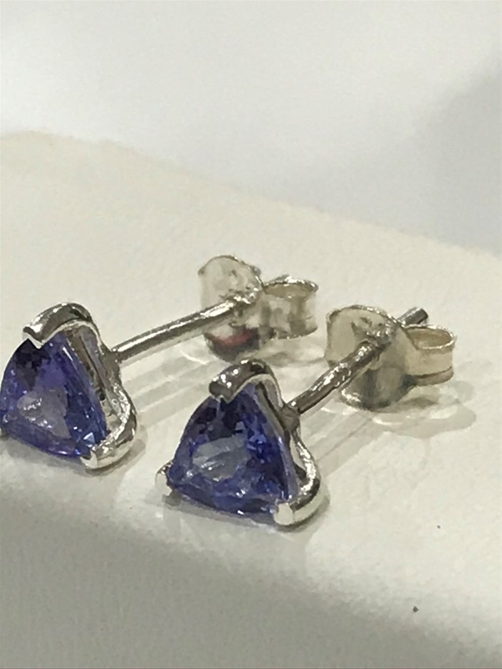 1.65 Ct Round Blue Topaz Gemstone