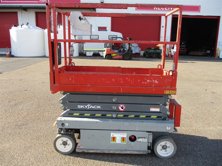 18K White-Filled Cuban Chain Necklace with Simulated Diamonds - 55.8cm