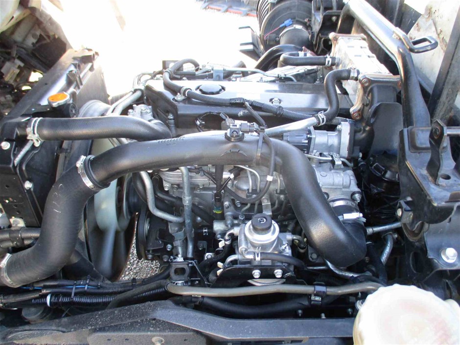 Silver-Filled Cuban Bracelet with Simulated Diamond Clasp, 8MM - 17.8cm