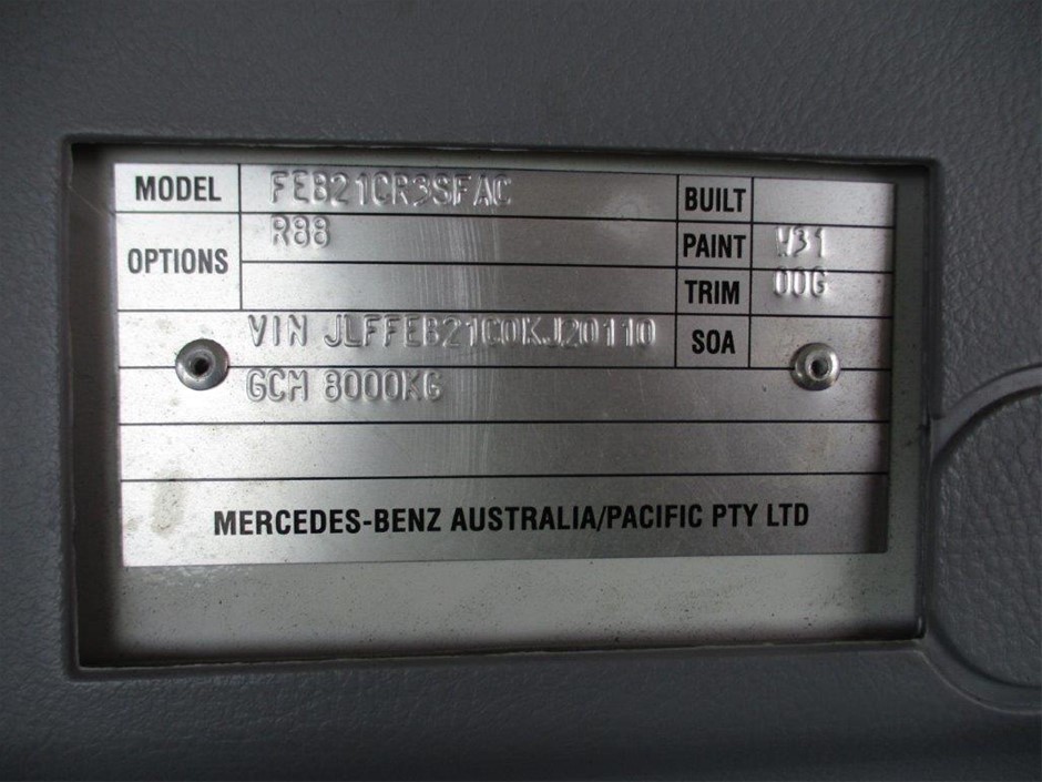 2.32ct Oval Sapphire & Dia. 1.10ct 115 Stones G/VS Ring 18K White Gold