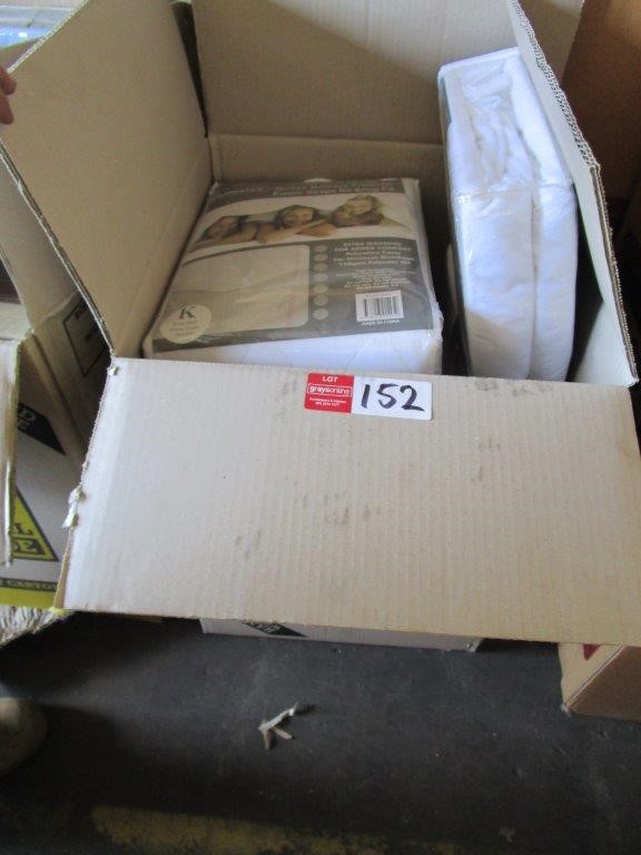 9K Yellow Gold MINI INITIAL 'E' STUD EARRINGS