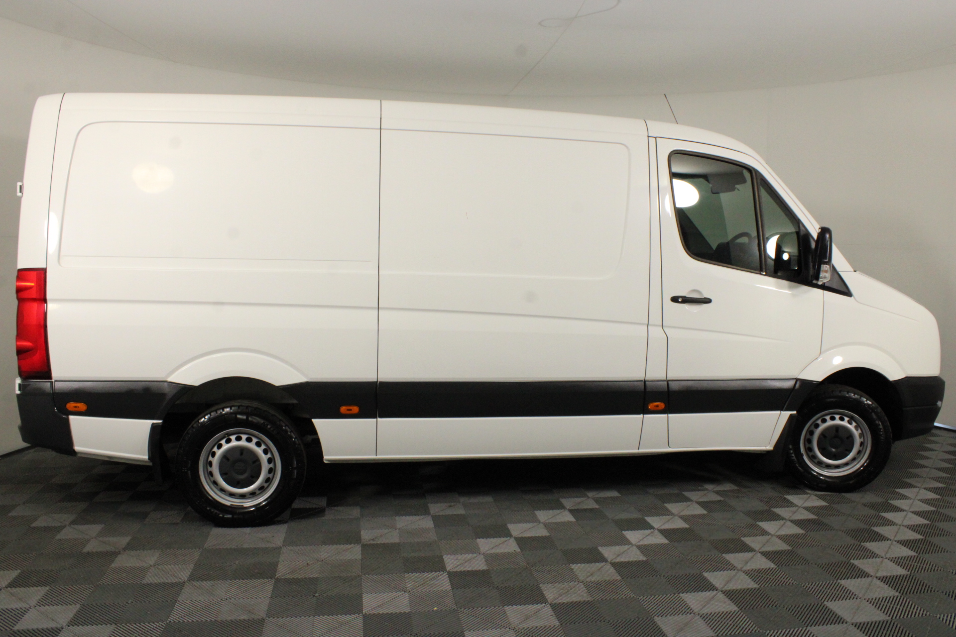 9K Yellow Gold MALACHITE PETAL STUD