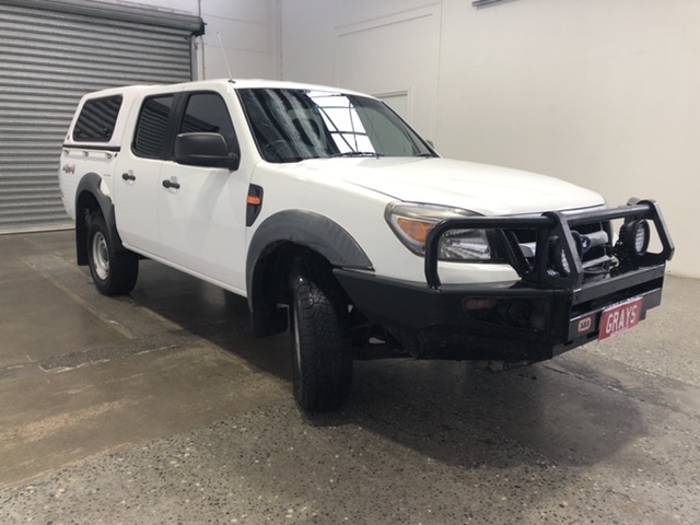 9K Yellow Gold OVAL MARY PENDANT