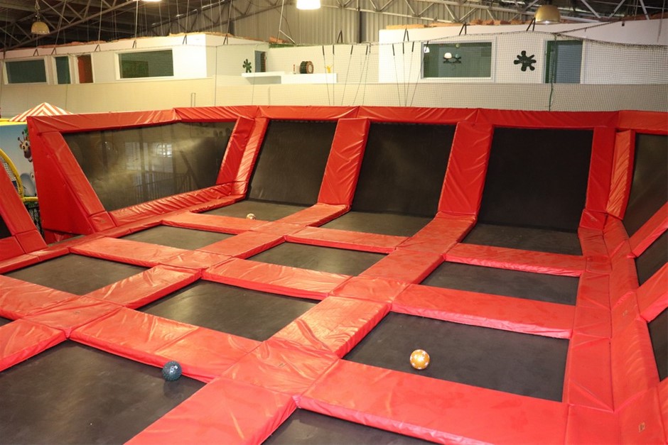 9K Yellow Gold SOLID CROSS OVER RING