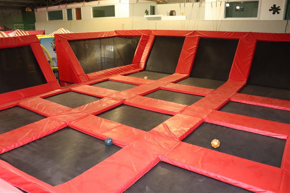 9K YELLOW GOLD SAPPHIRE CLAW NECKLACE 40-45cm