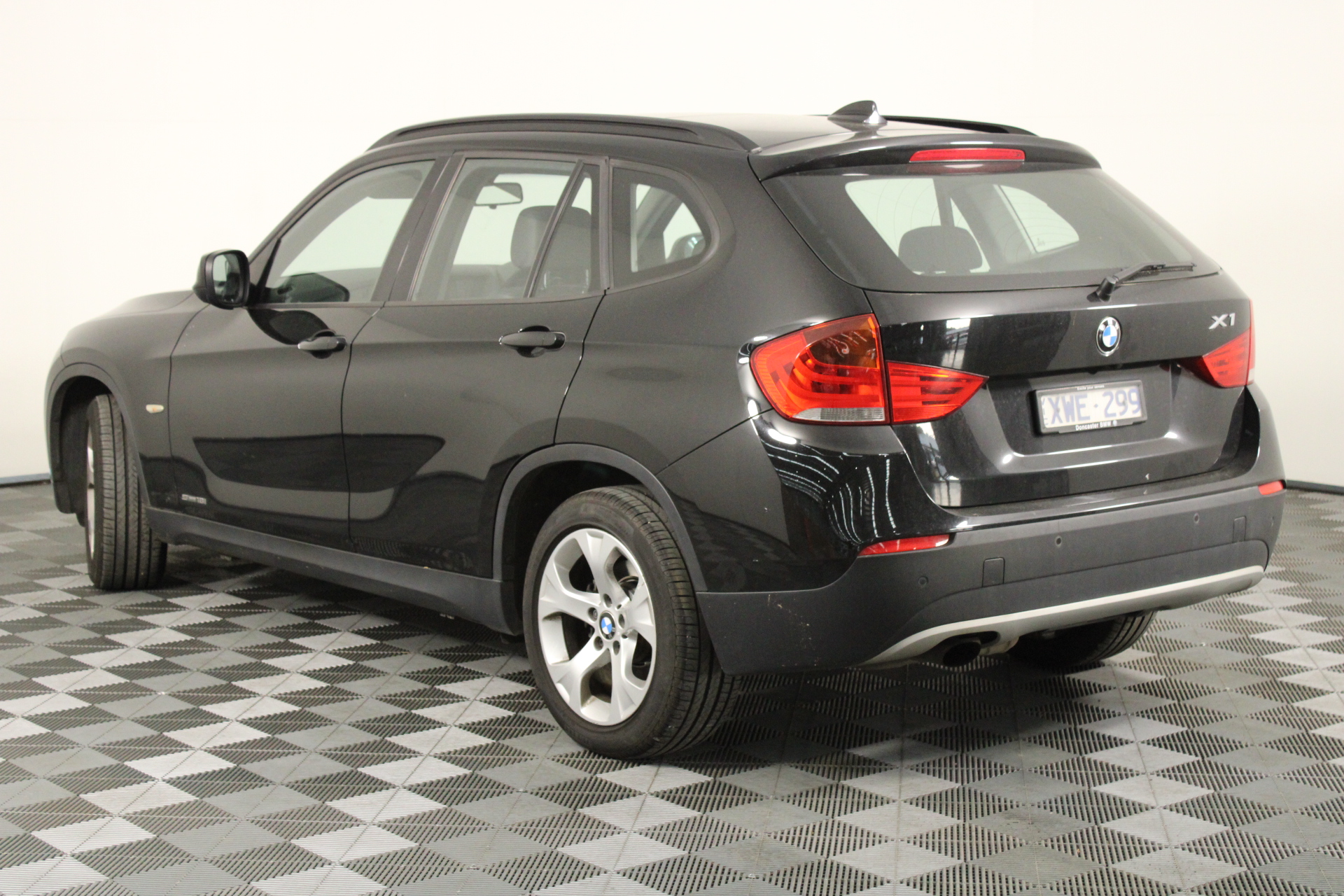 9K WHITE GOLD 'V' 0.06 HI I1 DIAMOND NECKLACE 40+5cm