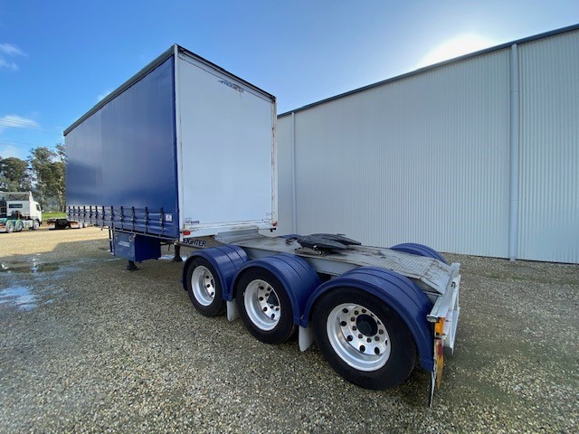 9K Yellow Gold 0.02ct HI SI BRACELETUE TOPAZ RING