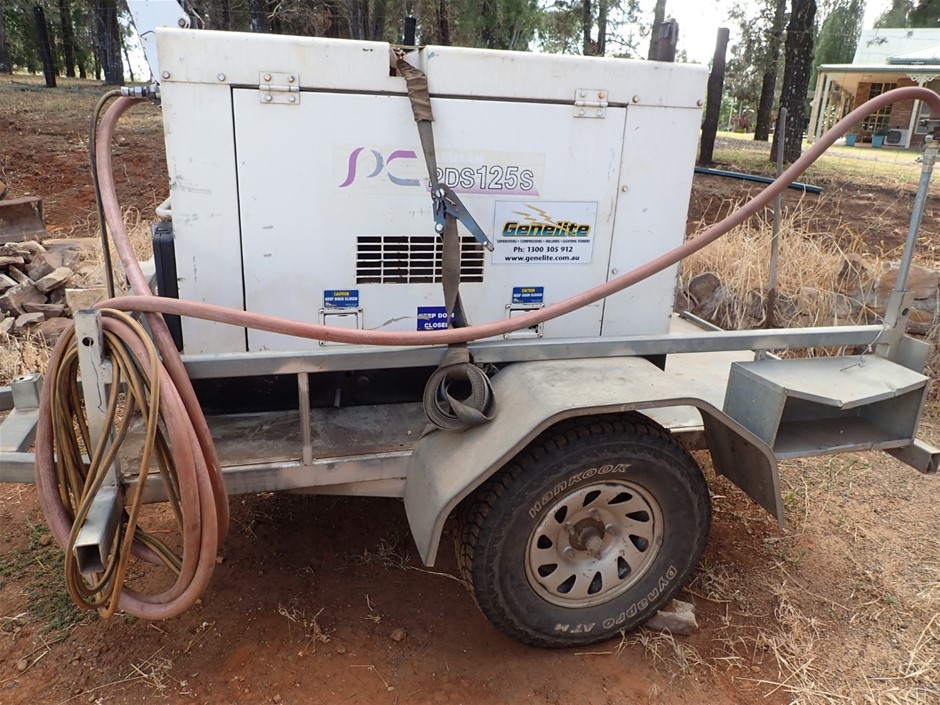 9K Yellow Gold FLORAL OVAL HUGGIE EARRINGS