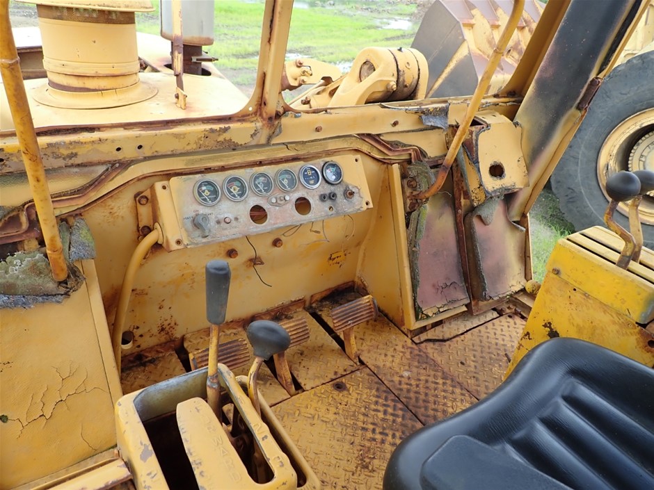 9K WHITE GOLD 0.75ct F VS LAB DIAMOND CLAW SET BAND