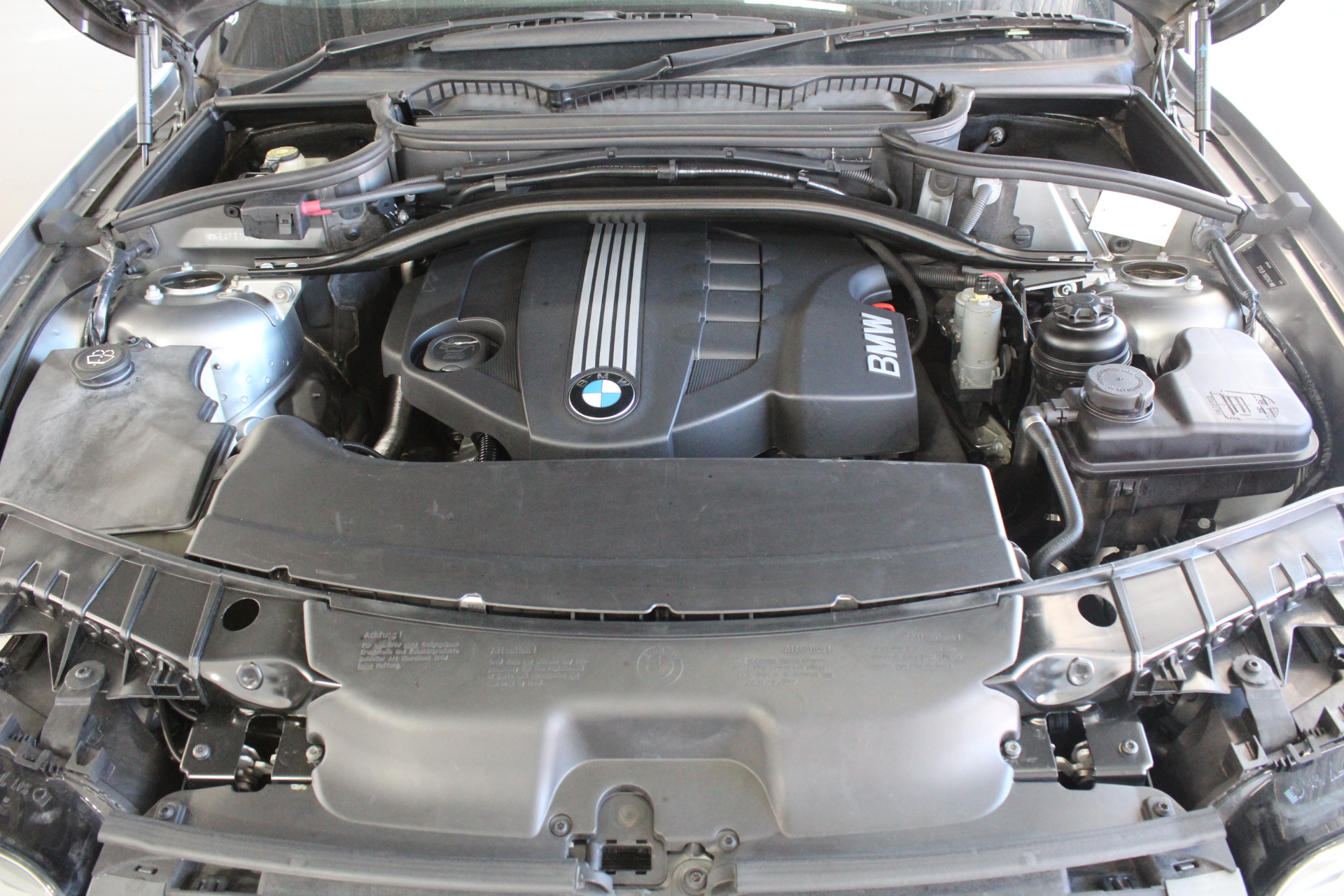 9K WHITE GOLD 0.15ct F VS LAB DIAMOND OVAL OFFSET RING