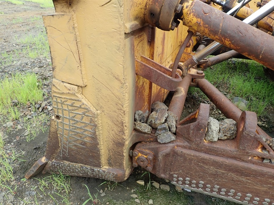 9K YELLOW GOLD 0.10ct F VS LAB DIAMOND 3 STONE RING