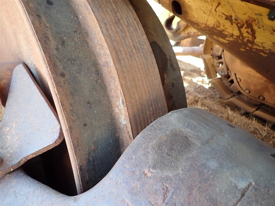 9K YELLOW GOLD 1.00ct F VS LAB DIAMOND RADIANT TRILOGY RING