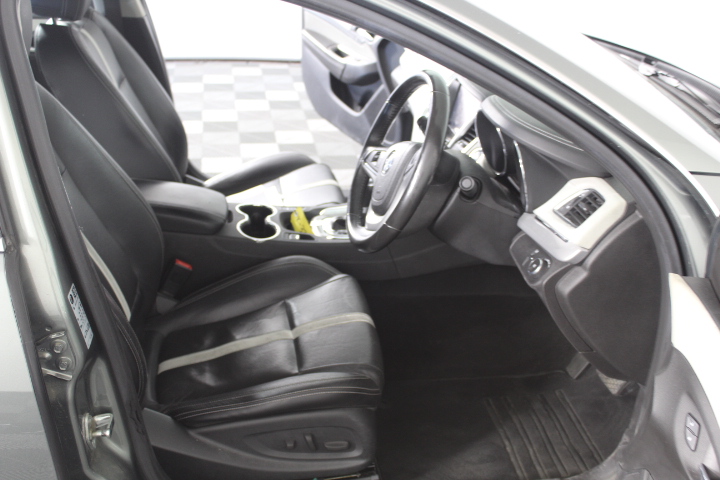 7-8mm White Pearl & White Baroque Pearl Glam Pendant.