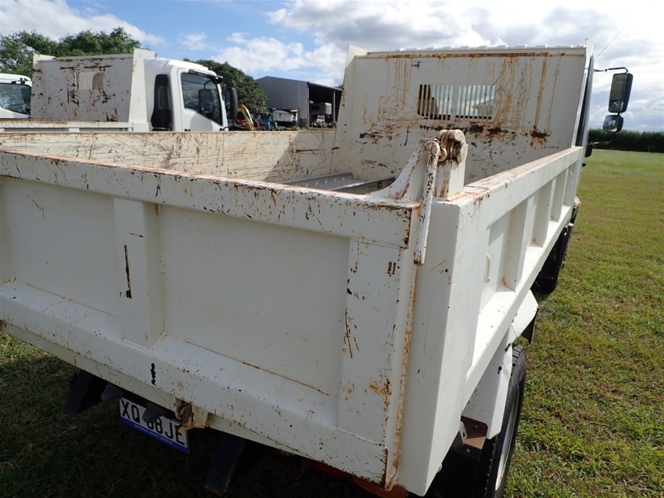 0.20 TCW yellow round various diamonds