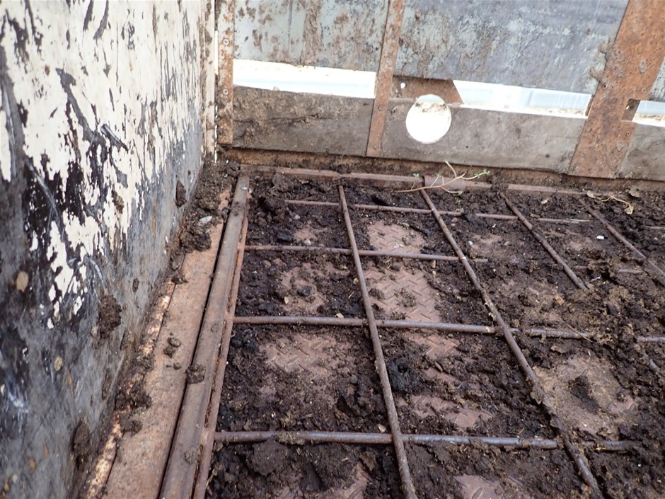 1/100 Scottdale x 2, 1 gram Valcumbi silver bars x 2 & 1 Kilo Copper Bar