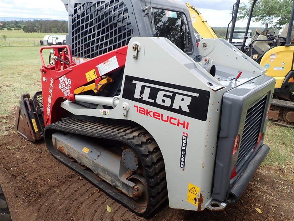 0.16 Carat White 4 round diamonds