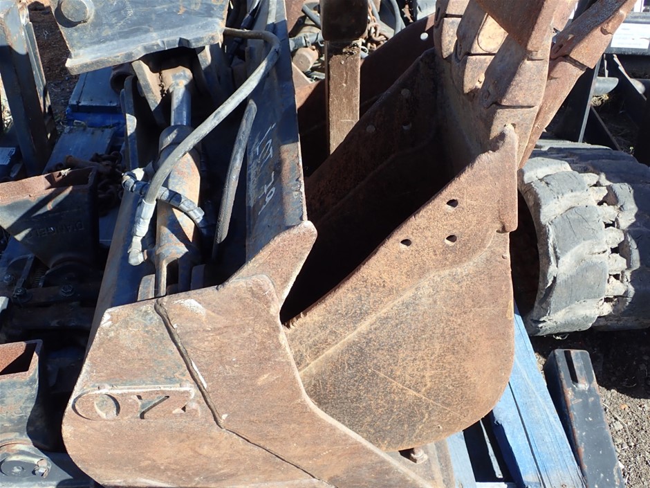 ROCKLAND Pasadena Softside Spinner Wheel Luggage, Black/Gray, Carry-On 20-I