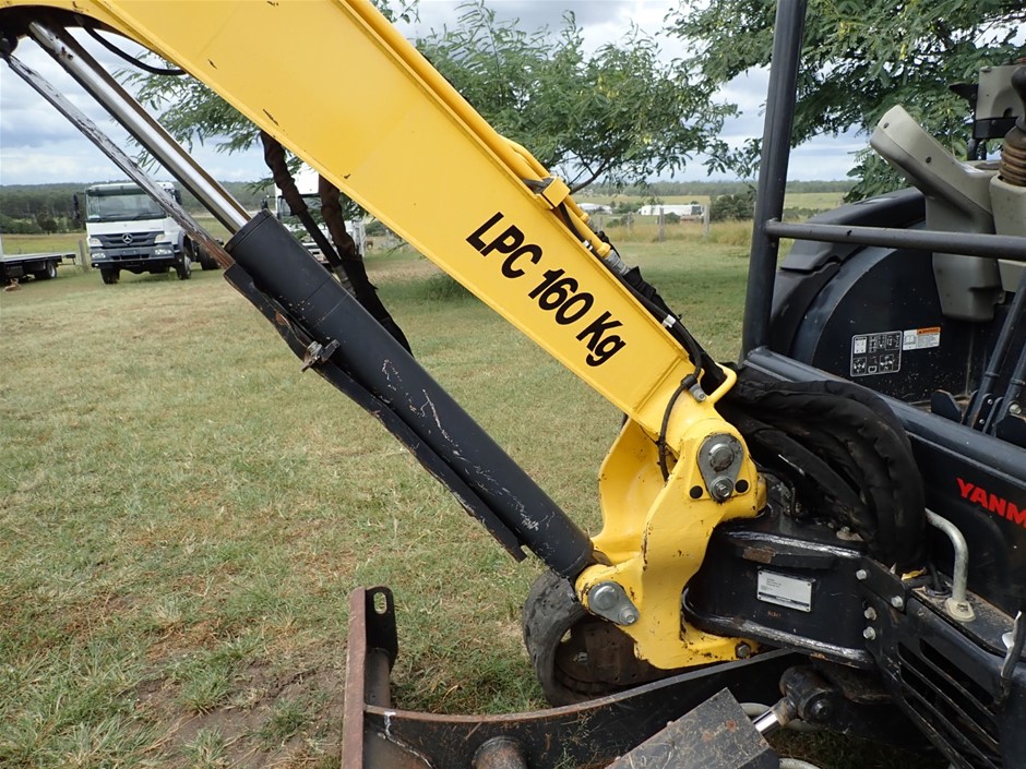 ZINUS Deluxe Queen Bed Frame Wood Platform Style with Solid Timber Headboar