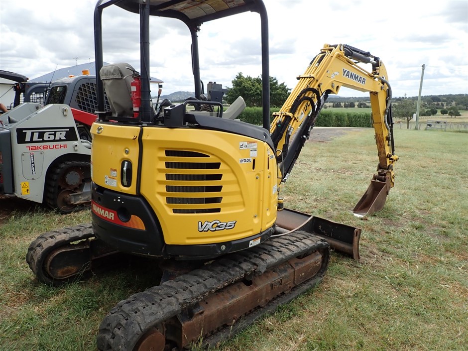 ZINUS Deluxe Queen Bed Frame Wood Platform Style with Solid Timber Headboar