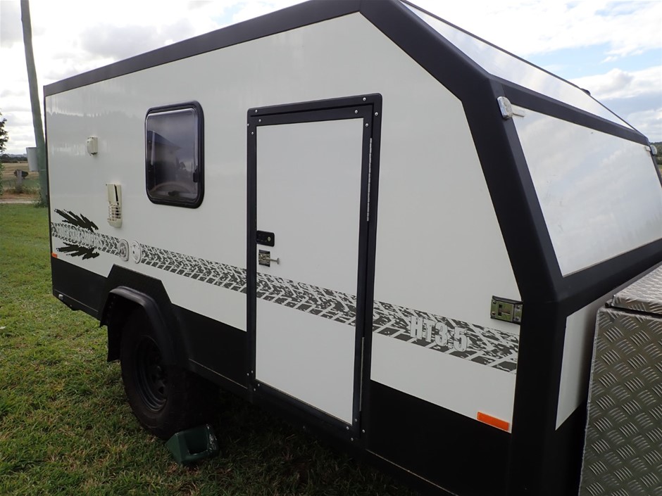 BRAUN LE01/02 Stand Ground Plate for Speaker, Black.