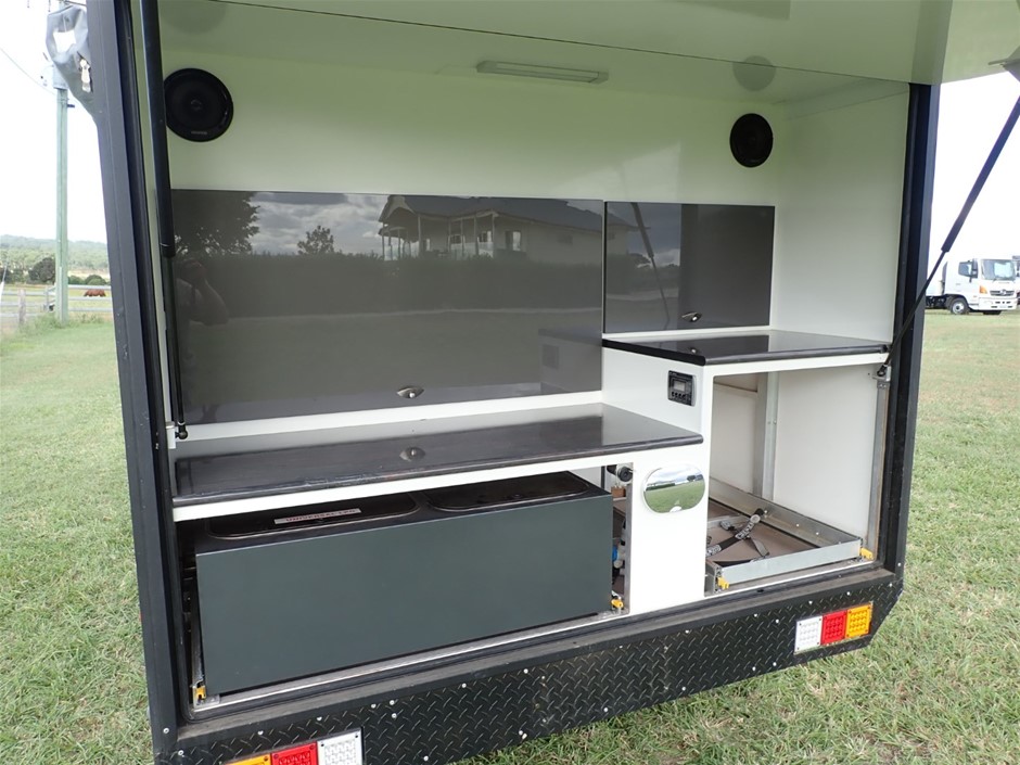 OZTRAIL Commercial Deluxe Gazebo, 3.0 Meter Size.