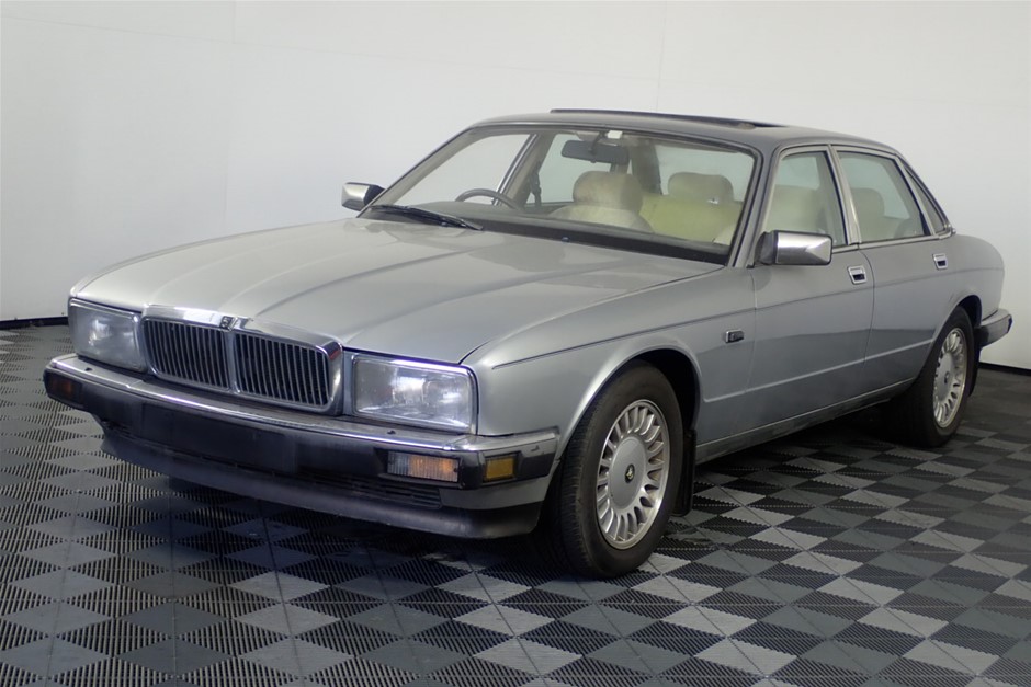 SUNBEAM Rise Up Kettle, 1.7L, White, Model No.: KEP0007WH. NB: Damaged box.