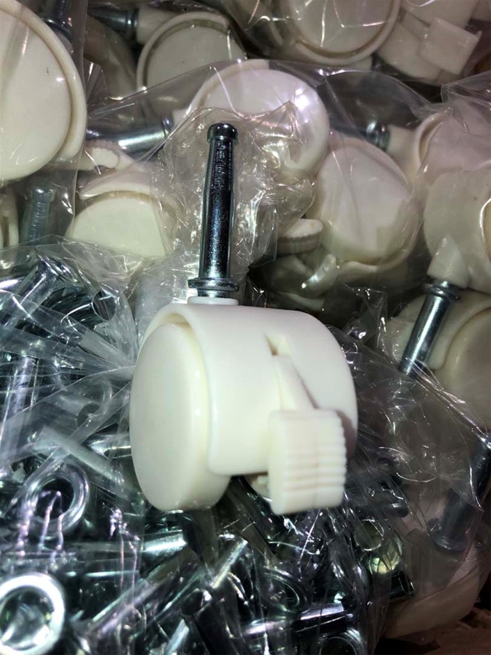 YAMAHA FS400 Acoustic Guitar - Natural Satin. NB: Has been used, missing 2