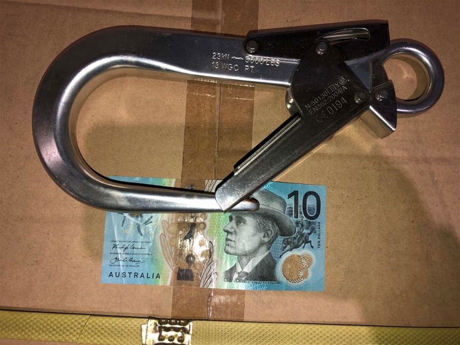 Waterproof  Watch Barrel Shaped Transparent Quartz Watch Popular