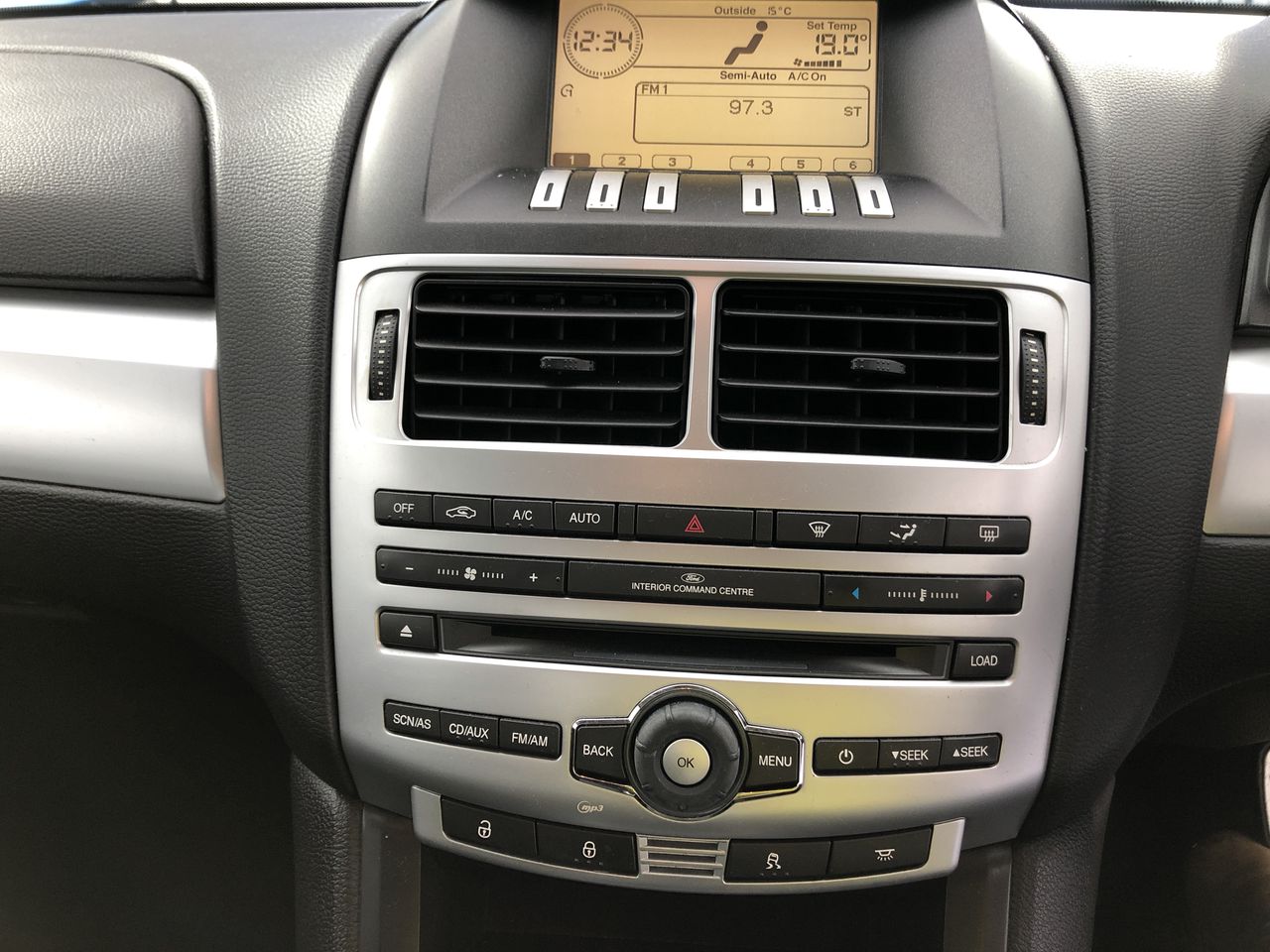 <p>2009 Mitsubishi FM 4 x 4 Cab Chassis Truck</p>