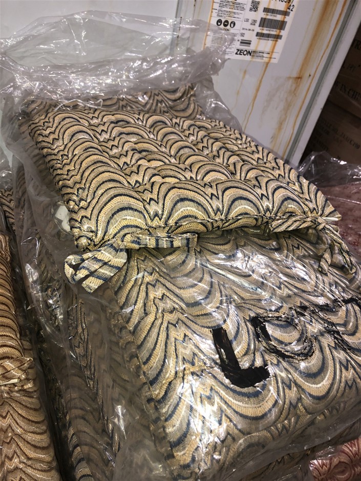 Valentino II Cream 100% Italian Leather Sofa. Photo as is.