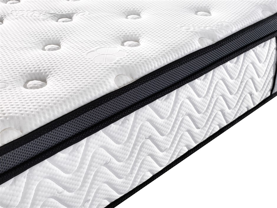 NIKKO Radio Control Elite Race Car, Red Bull Ford. N.B: Damaged packaging.