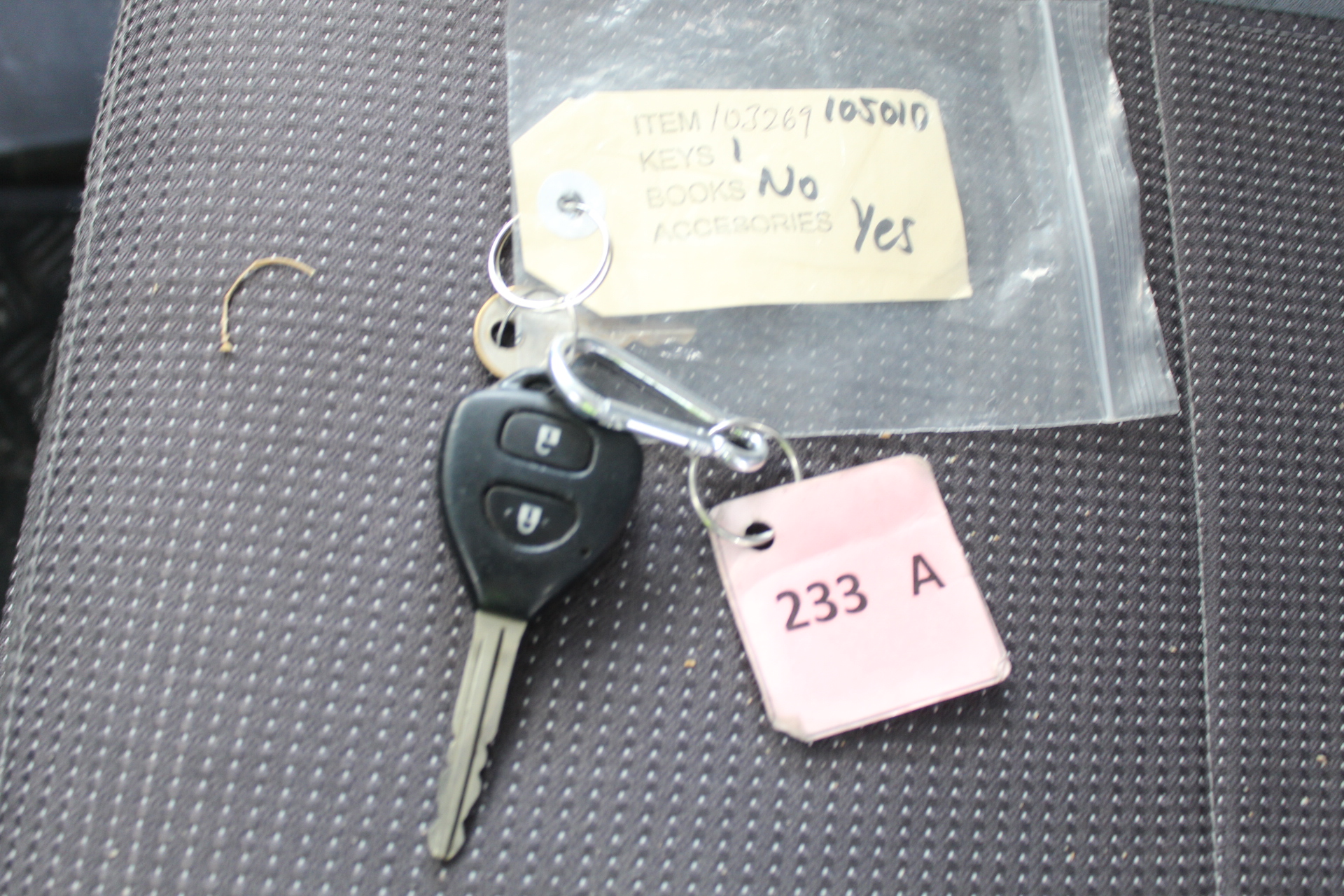 14 x Assorted Mats, inc. SIGNATURE & CREATIVE HOME IDEAS, And More. NB: Som