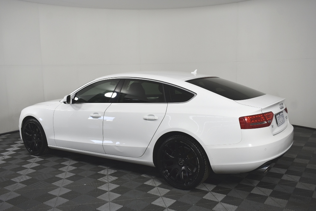 Wolf Blass Yellow Label Chardonnay (6x 750mL). SA