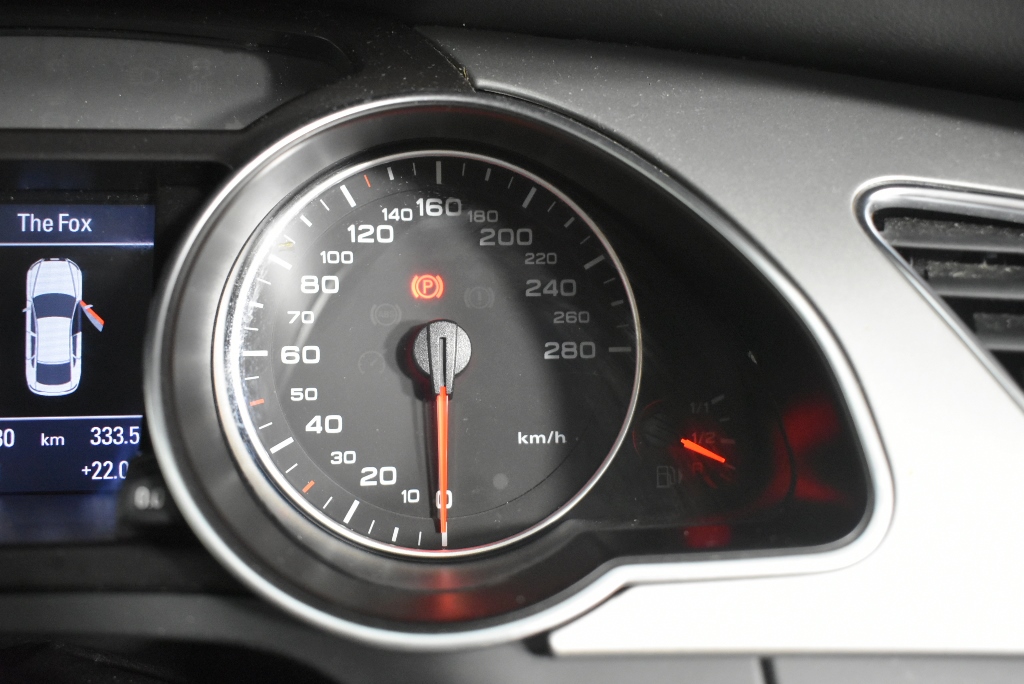 JEZEBEL Women's Tiered Dress, Size M, White. NB: faint minor soil/marks.