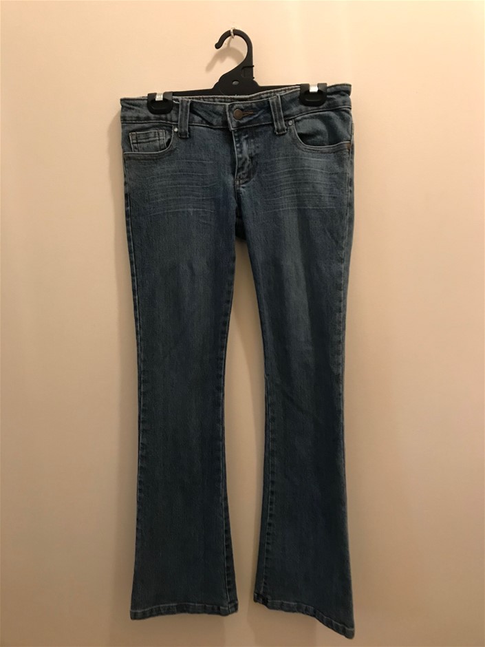 Pierre Delize Blanc De Blancs Brut NV (6x 750mL), France.