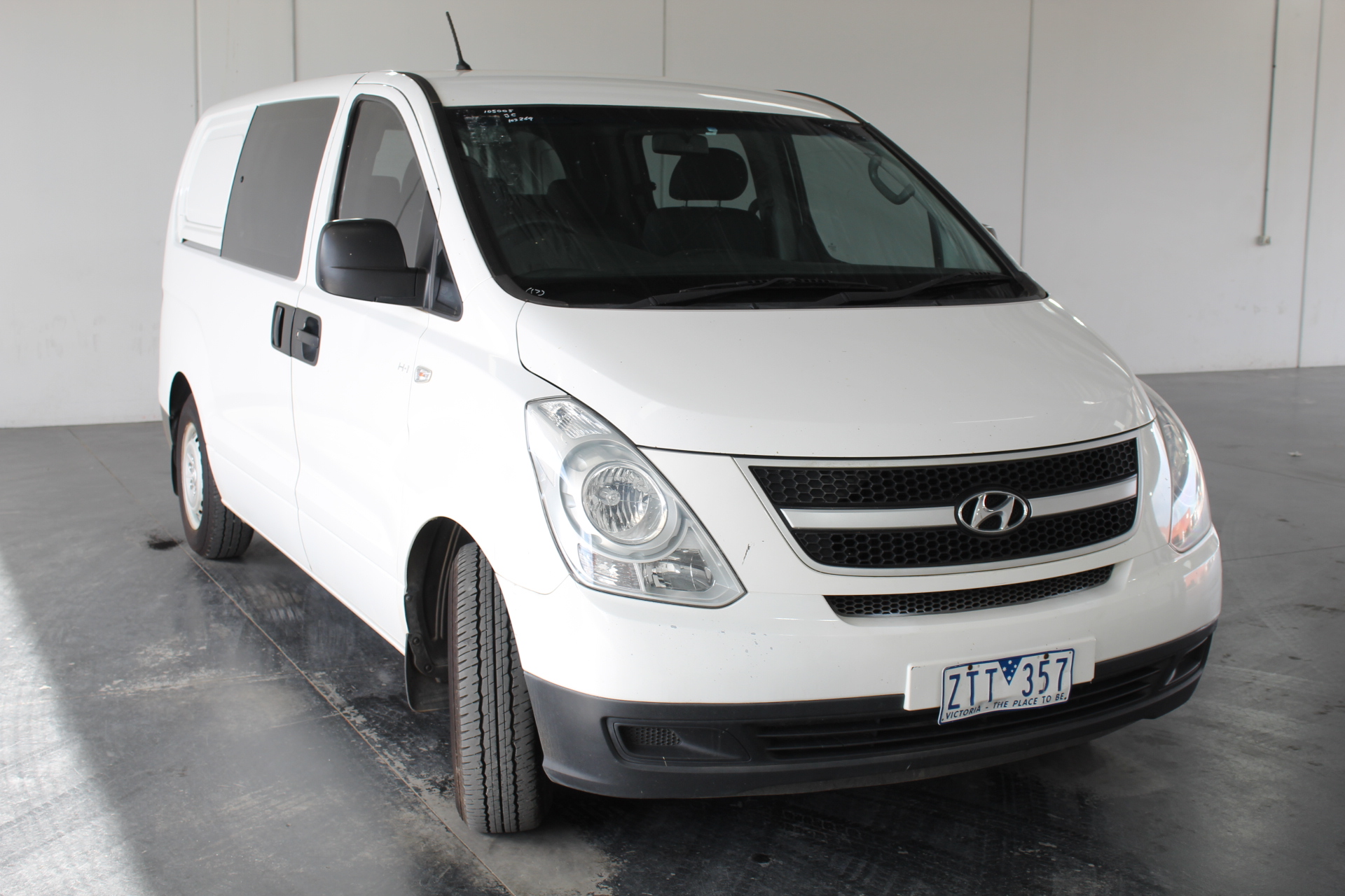 Sacred Hill Shiraz Cabernet (12x 750mL). NSW.