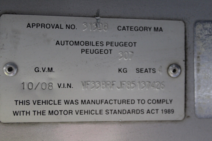 Replica Royal Ring - 16 Simulated Diamonds - US Size 8